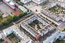 Mehrfamilienhaus- Wohnblock mit Innenhof am Gravensteiner Platz im Ortsteil Preungesheim in Frankfurt am Main im Bundesland Hessen, Deutschland