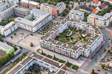 Gravensteiner-Arkaden und Mehrfamilienhaus- Wohnblock mit Innenhof am Gravensteiner Platz im Ortsteil Preungesheim in Frankfurt am Main im Bundesland Hessen, Deutschland
