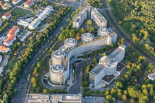 Verwaltungsgebäude des Unternehmens der Air Liquide Global E&C Solutions in Frankfurt am Main. Daneben ist das Bed & Brains Studentenheim zu sehen im Ortsteil Niederursel im Bundesland Hessen, Deutschland