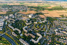 Siedlungsgebiet und Infrastruktur im Ortsteil Bonames in Frankfurt am Main im Bundesland Hessen, Deutschland