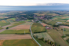 Schrägluftbild von Riedseltz im Bundesland Bas-Rhin, Frankreich