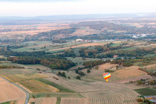 Drohnenbild von Forstheim im Bundesland Bas-Rhin, Frankreich