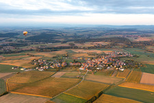 Schrägluftbild von Kindwiller im Bundesland Bas-Rhin, Frankreich