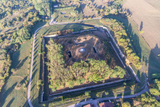 Bunker- Gebäudekomplex aus Beton und Stahl Réduit du fort de Villey-le-Sec in Villey-le-Sec in Grand Est im Bundesland Meurthe-et-Moselle, Frankreich