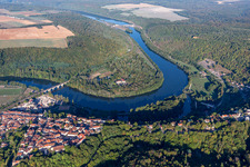 Luftbild von Moselknie, Domaine des Eaux Bleues in Pagny-la-Blanche-Côte im Bundesland Meuse, Frankreich