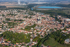 Kirchengebäude von Basilique de Saint-Nicolas-de-Port im Altstadt- Zentrum der Innenstadt in Saint-Nicolas-de-Port in Grand Est im Bundesland Meurthe-et-Moselle, Frankreich