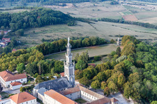 Luftaufnahme von Basilique de Sion in Saxon-Sion im Bundesland Meurthe-et-Moselle, Frankreich