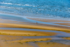 Westküste bei Ebbe in Fanø im Bundesland Syddanmark, Dänemark vom Flugzeug aus