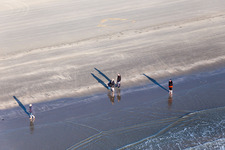 Fanoe Bad Beach in Fanø im Bundesland Syddanmark, Dänemark aus der Drohnenperspektive