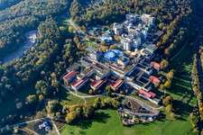 Schrägluftbild von Campus- Gebäude der Universität " Universität Konstanz " an der Universitätsstraße im Ortsteil Egg in Konstanz im Bundesland Baden-Württemberg, Deutschland