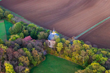 Kirchengebäude der Heilig-Kreuz-Kapelle an der Schweinfurter Straße in Volkach im Ortsteil Gaibach im Bundesland Bayern, Deutschland