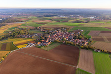 Ortsteil Neuses am Berg in Dettelbach im Bundesland Bayern, Deutschland von oben gesehen
