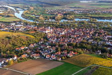 Luftbild von Altstadt am Main von Norden in Dettelbach im Bundesland Bayern, Deutschland