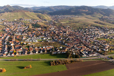 Luftaufnahme von Ortsteil Steinbach in Baden-Baden im Bundesland Baden-Württemberg, Deutschland