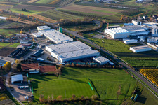 Firmengelände der HELIA Ladenbau GmbH an der B28 mit Hallen, Firmengebäuden und Produktionsstätten in Nussbach im Ortsteil Nußbach in Oberkirch im Bundesland Baden-Württemberg, Deutschland