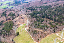 Hochspannungsleitungstrasse im Ortsteil Bergalingen in Rickenbach im Bundesland Baden-Württemberg, Deutschland