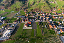 Luftaufnahme von Gebäudekomplex der Hotelanlage Hotel Gasthaus Mosers Blume im Ortsteil Bollenbach in Haslach im Kinzigtal im Bundesland Baden-Württemberg, Deutschland