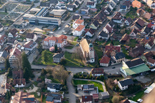 Luftbild von Pfarrkirche Heilig Kreuz in Steinach im Bundesland Baden-Württemberg, Deutschland