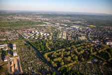 Hauptfriedhof aus Nordosten im Ortsteil Oststadt in Karlsruhe im Bundesland Baden-Württemberg, Deutschland