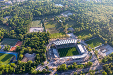 Schrägluftbild von Erweiterungs- und Umbau- Baustelle am Sportstätten-Gelände des Stadion "Wildparkstadion" des KSC in Karlsruhe im Ortsteil Innenstadt-Ost im Bundesland Baden-Württemberg, Deutschland