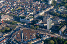 Ettlinger Tor mit ETC und Badisches Staatstheater im Ortsteil Innenstadt-Ost in Karlsruhe im Bundesland Baden-Württemberg, Deutschland
