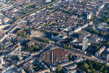 Ettlinger Tor mit ETC und Badisches Staatstheater im Ortsteil Innenstadt-West in Karlsruhe im Bundesland Baden-Württemberg, Deutschland