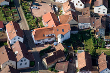 Schrägluftbild von Hügelstr im Ortsteil Gräfenhausen in Annweiler am Trifels im Bundesland Rheinland-Pfalz, Deutschland