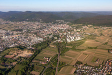 Luftaufnahme von Neustadt an der Weinstraße im Bundesland Rheinland-Pfalz, Deutschland