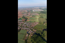 Ottersheim bei Landau im Bundesland Rheinland-Pfalz, Deutschland von einer Drohne aus