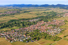 Ortsansicht aus Nordosten im Ortsteil Godramstein in Landau in der Pfalz im Bundesland Rheinland-Pfalz, Deutschland