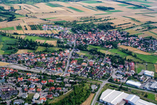 Luftbild von Ortsansicht der Straßen und Häuser der Wohngebiete im Ortsteil Mönchberg in Herrenberg im Bundesland Baden-Württemberg, Deutschland