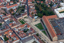 Luftbild von FMZ ehemalige Stadtkaserne mit Berufsbildende Schule am Paradeplatz in Germersheim im Bundesland Rheinland-Pfalz, Deutschland