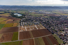 Schrägluftbild von Neubaugebiet "Mitten im Feld" in Heddesheim im Bundesland Baden-Württemberg, Deutschland