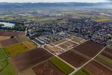 Neubaugebiet "Mitten im Feld" in Heddesheim im Bundesland Baden-Württemberg, Deutschland von oben