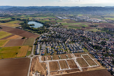 Neubaugebiet "Mitten im Feld" in Heddesheim im Bundesland Baden-Württemberg, Deutschland von oben gesehen