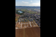 Neubaugebiet "Mitten im Feld" in Heddesheim im Bundesland Baden-Württemberg, Deutschland vom Flugzeug aus