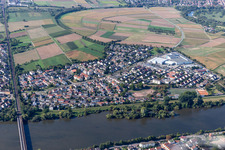 Gebäude und Produktionshallen auf dem Werksgelände der BÄKO Süd-West Bäcker- und Konditorengenossenschaft eG in Edingen-Neckarhausen im Bundesland Baden-Württemberg, Deutschland