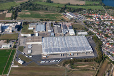 Luftbild von Gebäudekomplex und Gelände des Logistikzentrums Aldi Süd in Ketsch im Bundesland Baden-Württemberg, Deutschland