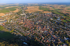 Luftaufnahme von Stadtansicht aus Westen in Bad Bergzabern im Bundesland Rheinland-Pfalz, Deutschland