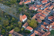 Luftbild von Eglise protestante in Hunspach im Bundesland Bas-Rhin, Frankreich
