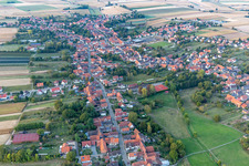 Seebach im Bundesland Bas-Rhin, Frankreich von einer Drohne aus