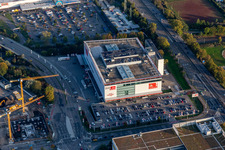 Gebäude des Einrichtungshaus - Möbelmarkt der XXL Lutz, MANN Management GmbH im Ortsteil Rintheim in Karlsruhe im Bundesland Baden-Württemberg, Deutschland