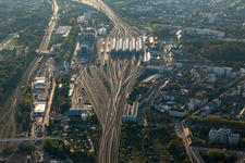 Gleise am Hauptbahnhof Karlsruhe im Ortsteil Südweststadt im Bundesland Baden-Württemberg, Deutschland