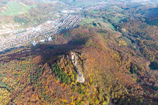 Burg Trifels in Annweiler am Trifels im Bundesland Rheinland-Pfalz, Deutschland aus der Luft