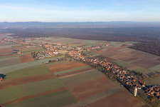 Schleithal im Bundesland Bas-Rhin, Frankreich aus der Drohnenperspektive