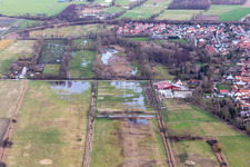 Überfluteter Flutgraben/Erlenbach an der Waschmühle in Billigheim-Ingenheim im Bundesland Rheinland-Pfalz, Deutschland