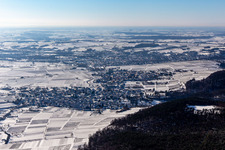 Winterluftbild im Schnee in Oberotterbach im Bundesland Rheinland-Pfalz, Deutschland