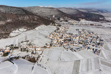 Winterluftbild im Schnee in Weyher in der Pfalz im Bundesland Rheinland-Pfalz, Deutschland