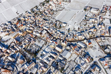 Winterluftbild im Schnee in Weyher in der Pfalz im Bundesland Rheinland-Pfalz, Deutschland