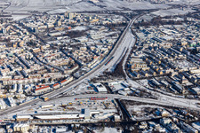 Winterluftbild im Schnee des Gleisdreiecks in Neustadt an der Weinstraße im Bundesland Rheinland-Pfalz, Deutschland